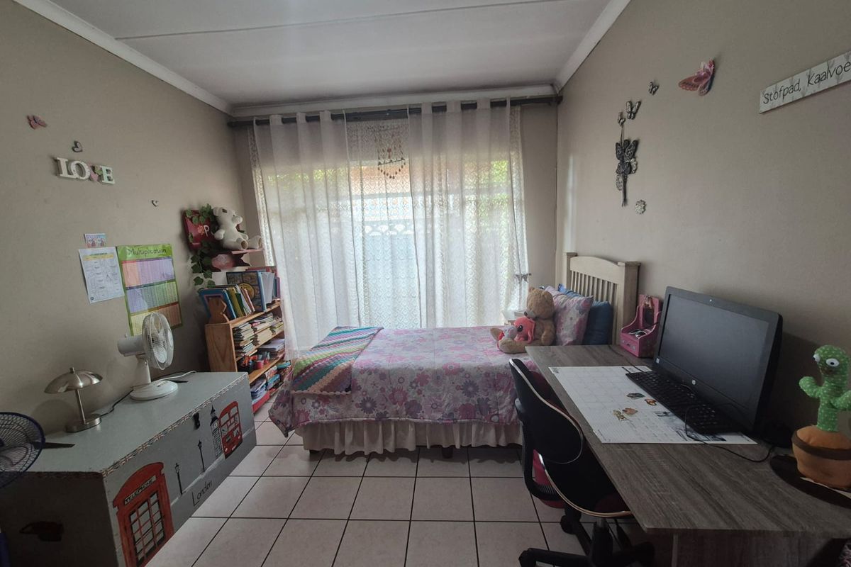 !MASSIVE PROPERTY FOR SALE! - Photo 4