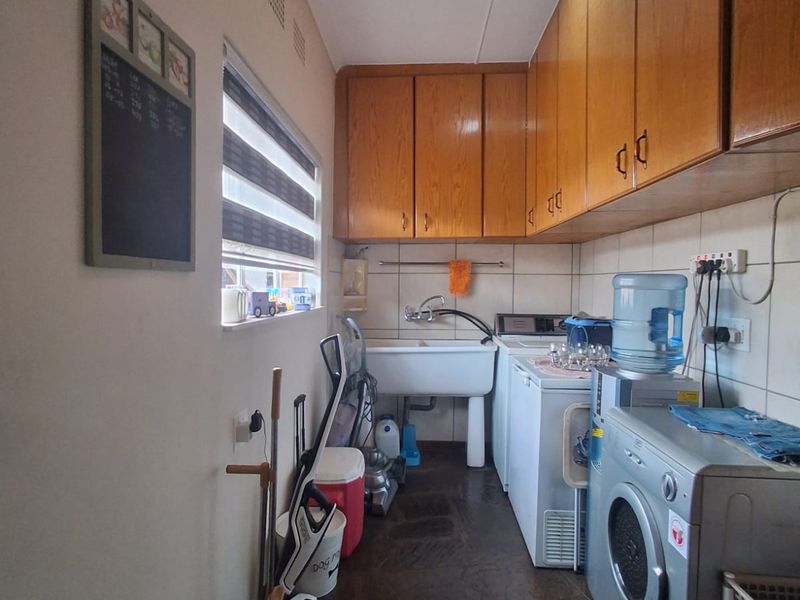 Immaculate and well kept 3 Bedrooms Family home with Potential Granny Flatlet and Domestic Quarters. - Photo 8