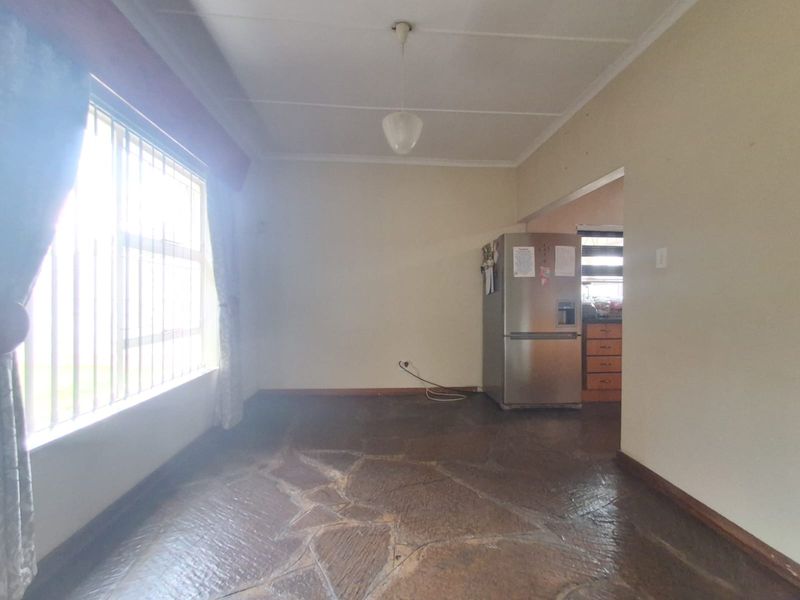 Immaculate and well kept 3 Bedrooms Family home with Potential Granny Flatlet and Domestic Quarters. - Photo 7