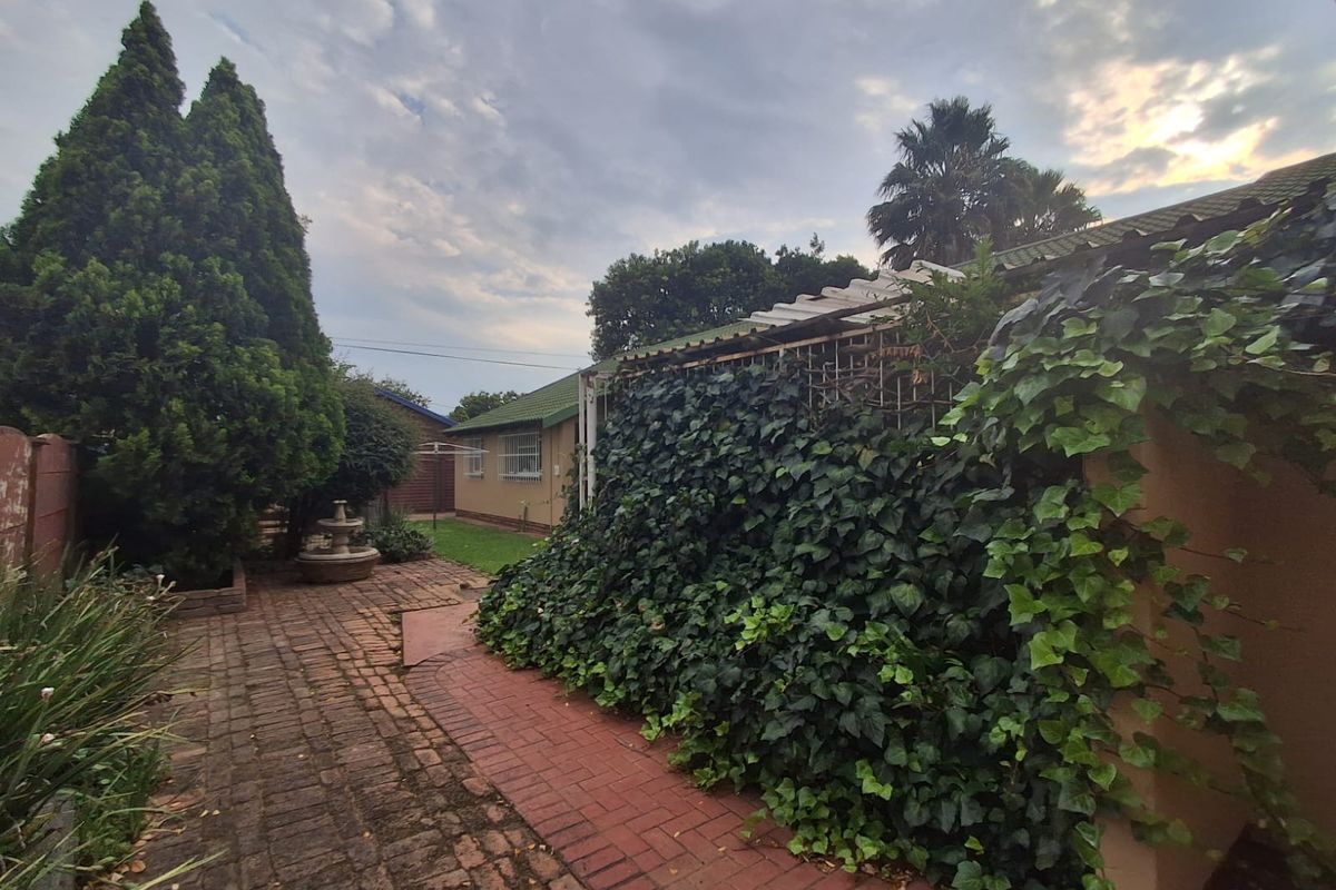 The perfect home and suburb for raising a family and creating memories. - Photo 4