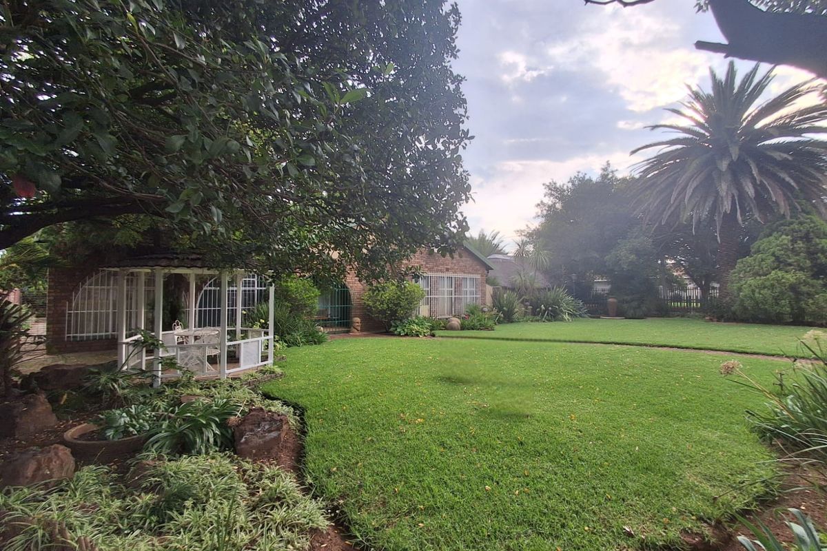 The perfect home and suburb for raising a family and creating memories. - Photo 2