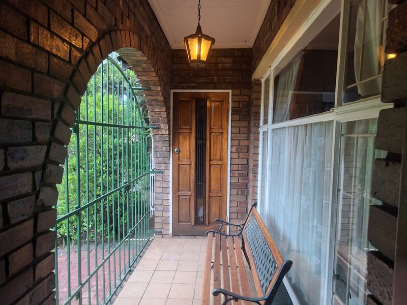 The perfect home and suburb for raising a family and creating memories. - Photo 10