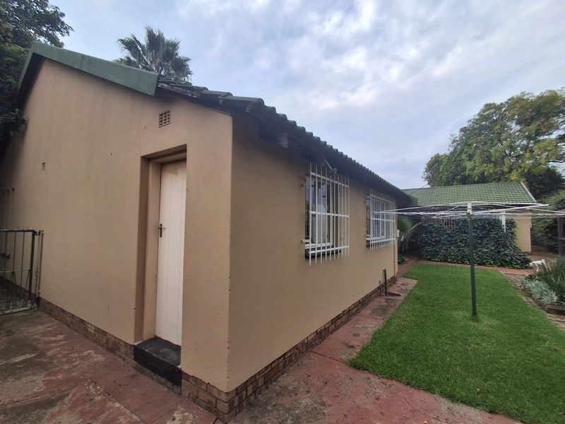 The perfect home and suburb for raising a family and creating memories. - Photo 8