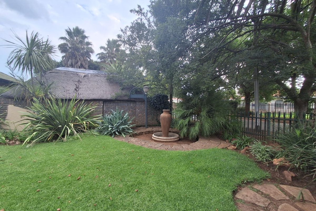 The perfect home and suburb for raising a family and creating memories. - Photo 5