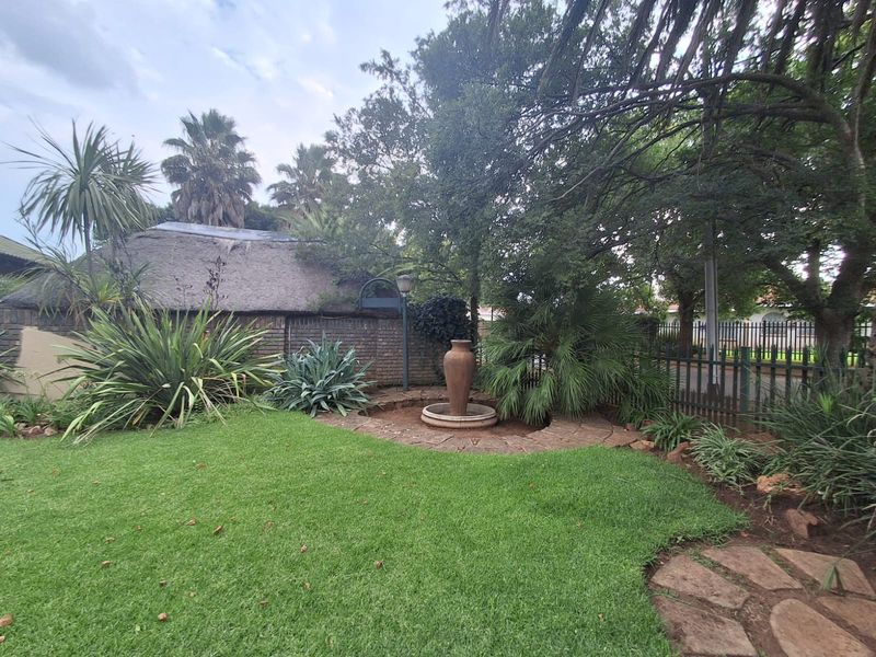 The perfect home and suburb for raising a family and creating memories. - Photo 5