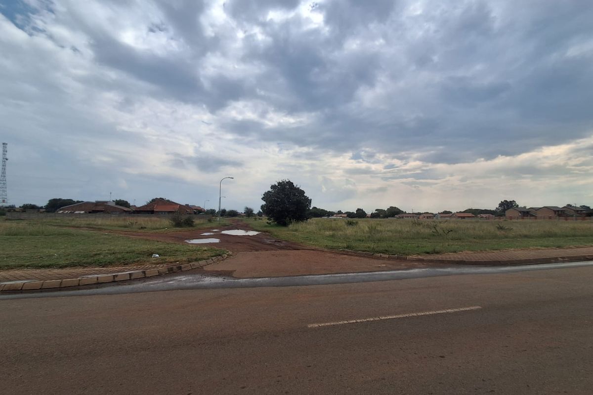 Vacant Piece of land on a very very busy road in Riversdale. - Photo 2