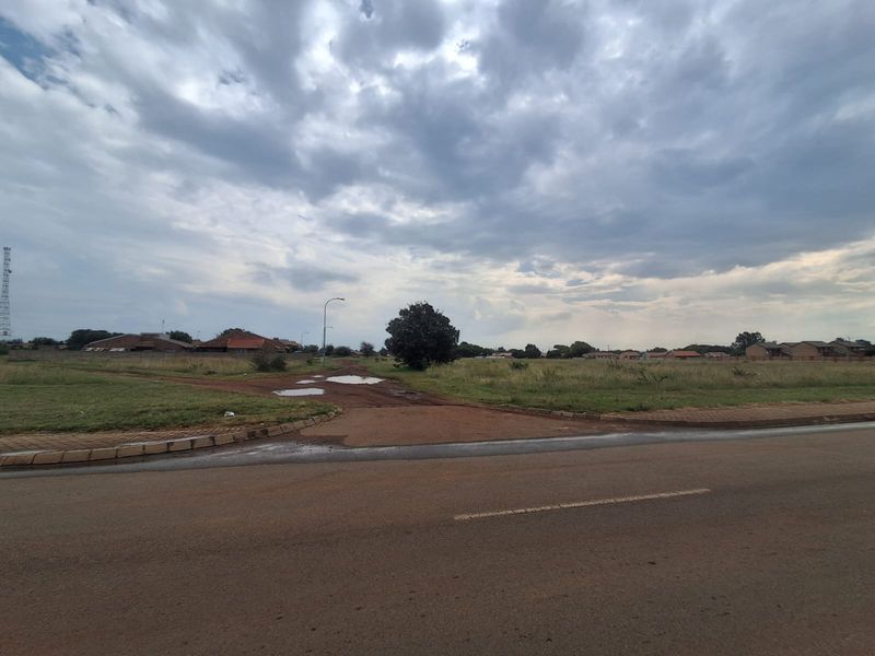 Vacant Piece of land on a very very busy road in Riversdale. - Photo 2