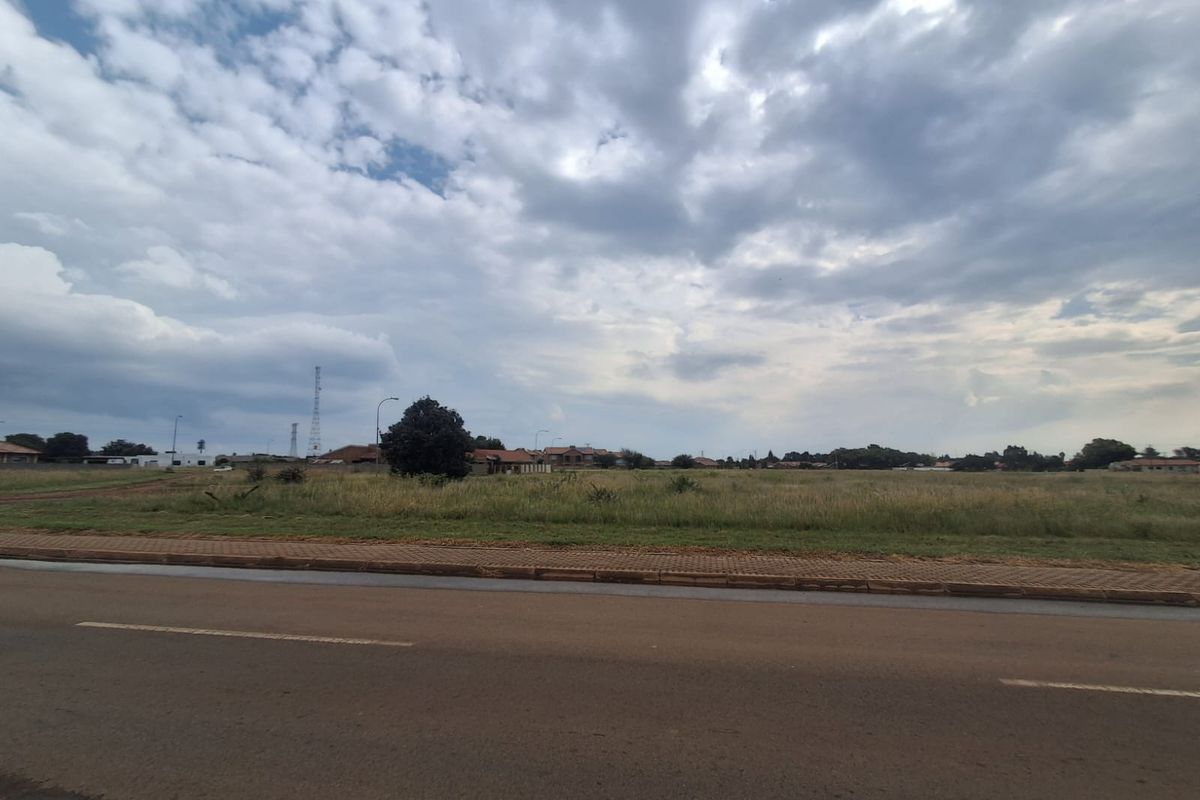 Vacant Piece of land on a very very busy road in Riversdale. - Photo 3