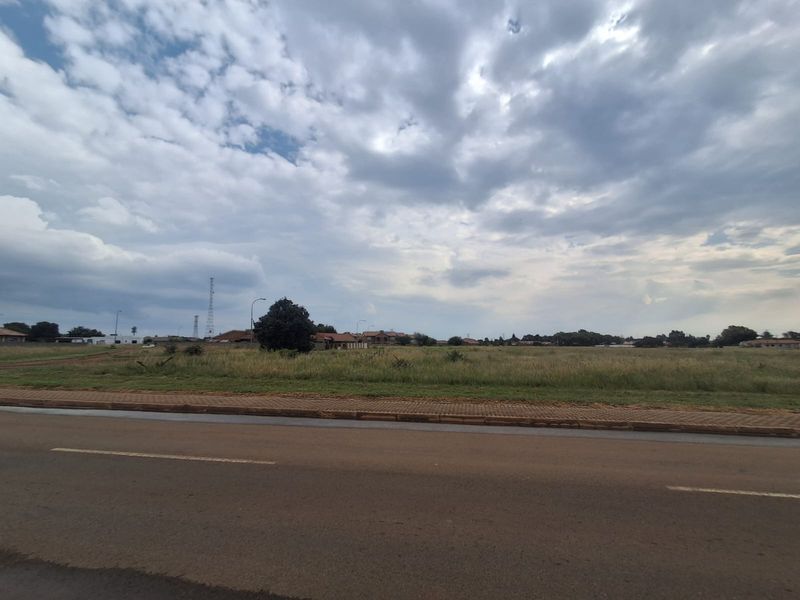 Vacant Piece of land on a very very busy road in Riversdale. - Photo 3