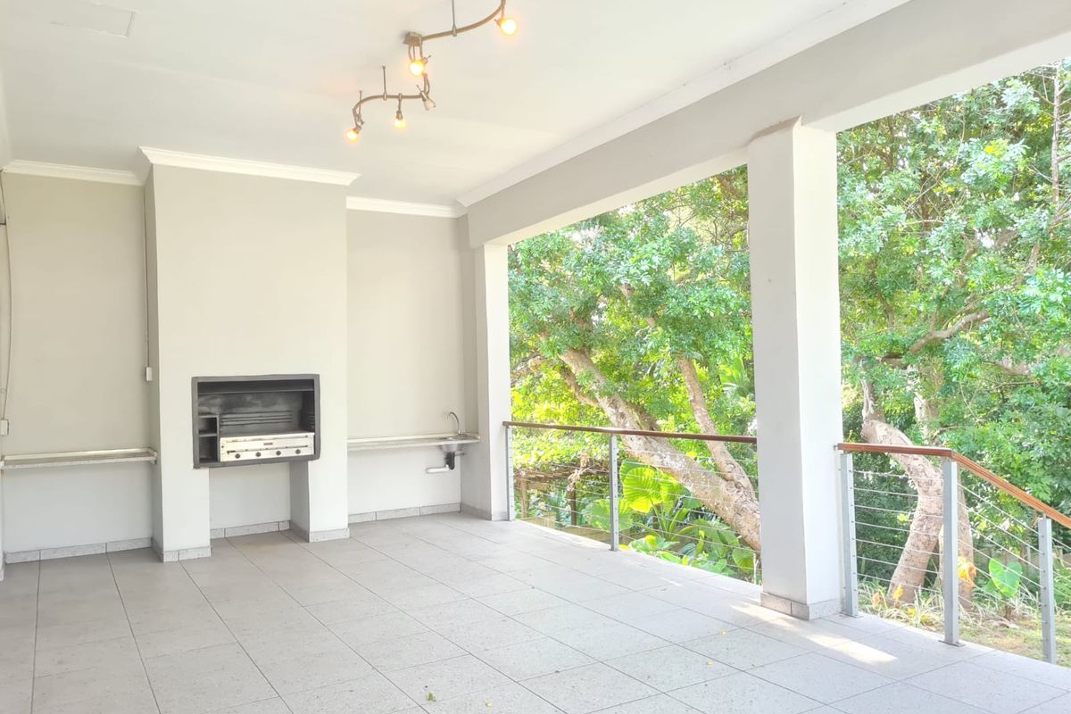 Newly renovated 4 Bedroom house in Meerensee - Photo 3