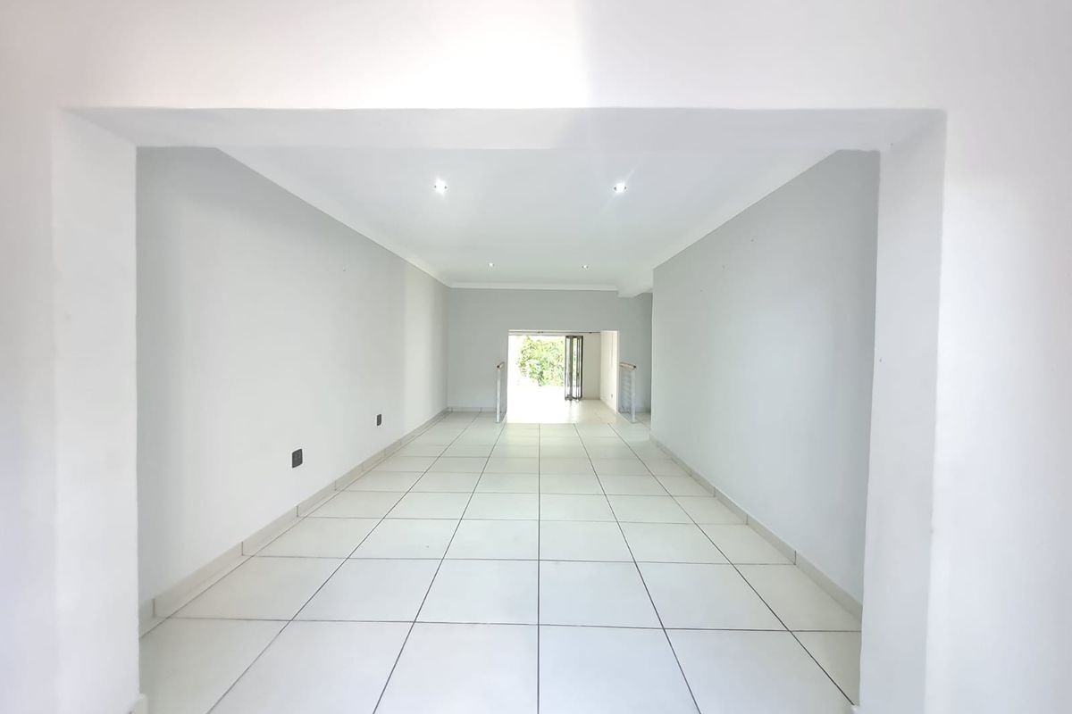 Newly renovated 4 Bedroom house in Meerensee - Photo 4