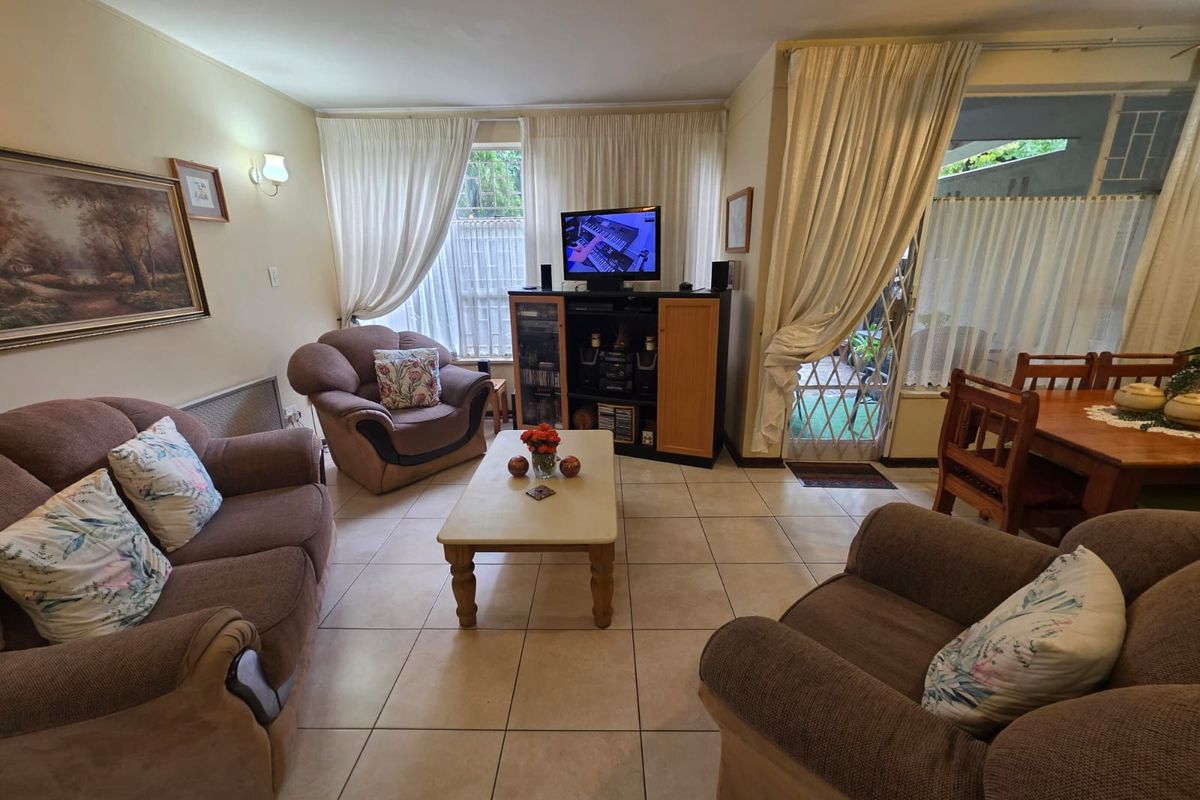 BEAUTIFUL DUPLEX TOWNHOUSE FOR SALE IN SASOLBURG - Photo 4