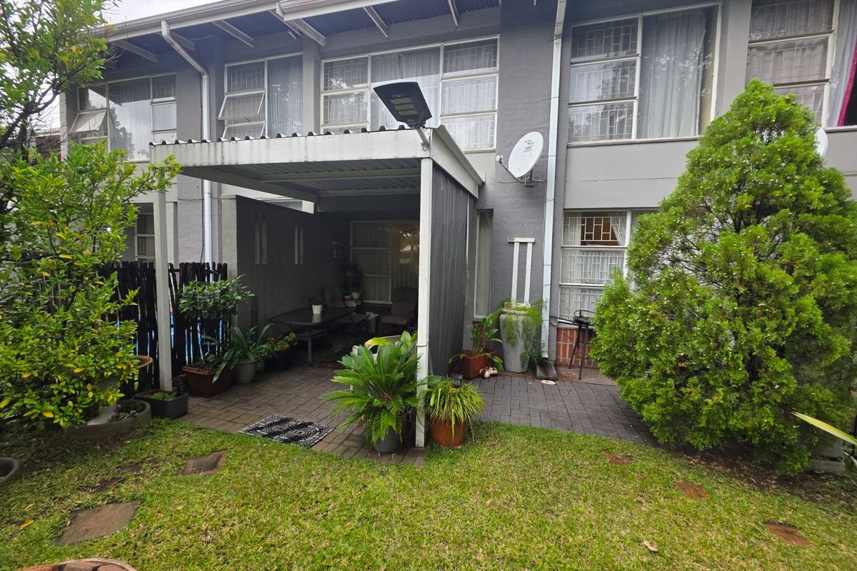 BEAUTIFUL DUPLEX TOWNHOUSE FOR SALE IN SASOLBURG - Photo 5