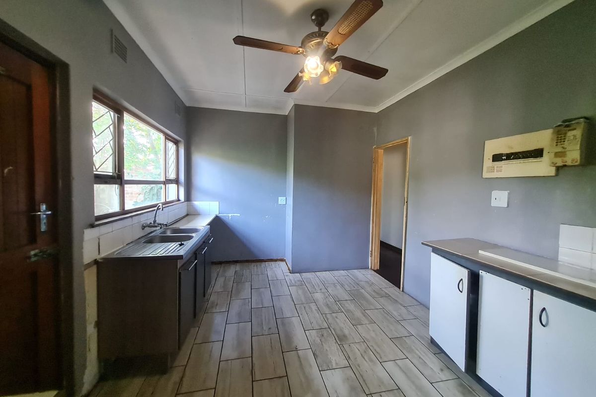 Investment oppertunity-Location location, location! - Photo 3