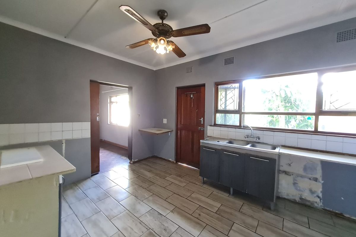 Investment oppertunity-Location location, location! - Photo 2