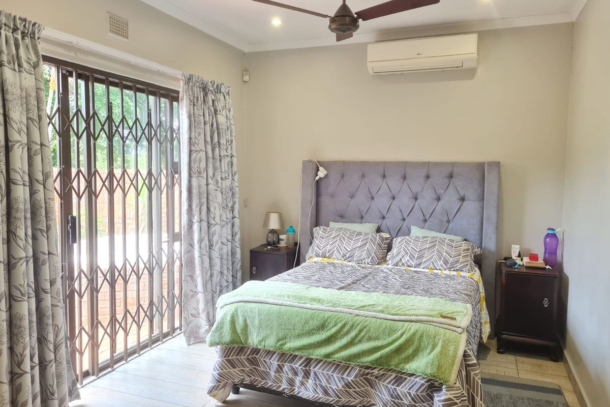 3 Bedroom house with flatlet in Meerensee - Photo 3