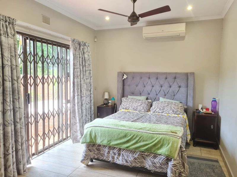 3 Bedroom house with flatlet in Meerensee - Photo 3