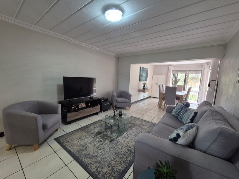 !RIVERFRONT PARADISE IN RIVER COMPLEX! - Photo 5