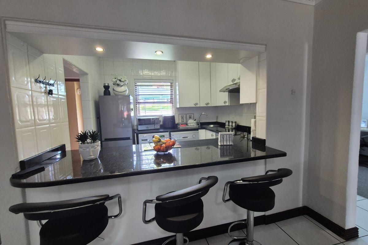 !RIVERFRONT PARADISE IN RIVER COMPLEX! - Photo 3