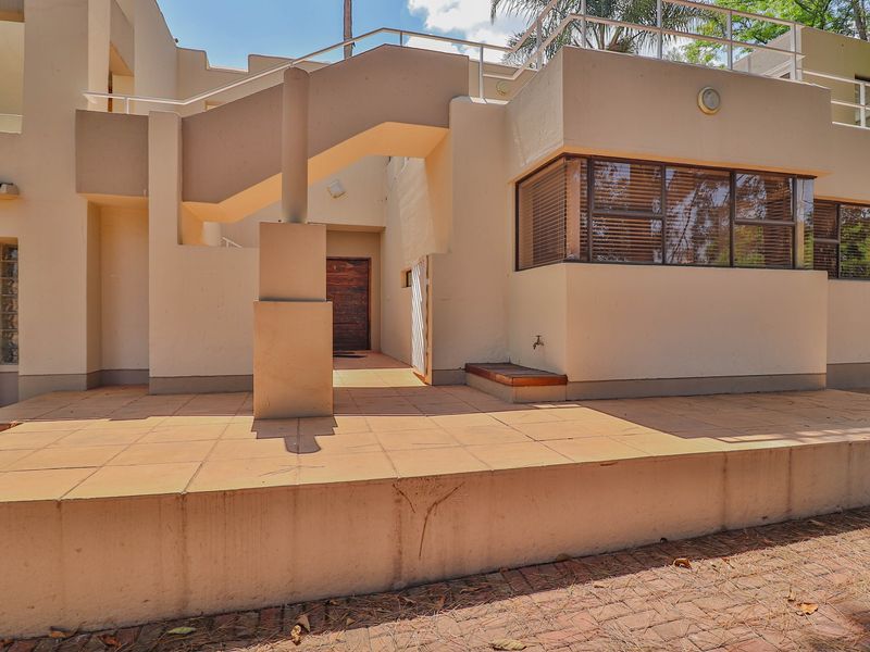 Elegant Estate Living in Sonneveld – Spacious 6-Bedroom Double Storey Family Retreat” Rating: 9.5/10 - Photo 2