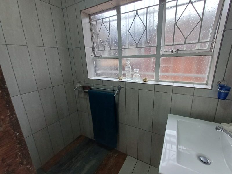 SE 2 Proper Gem NEW To The Market - Photo 4