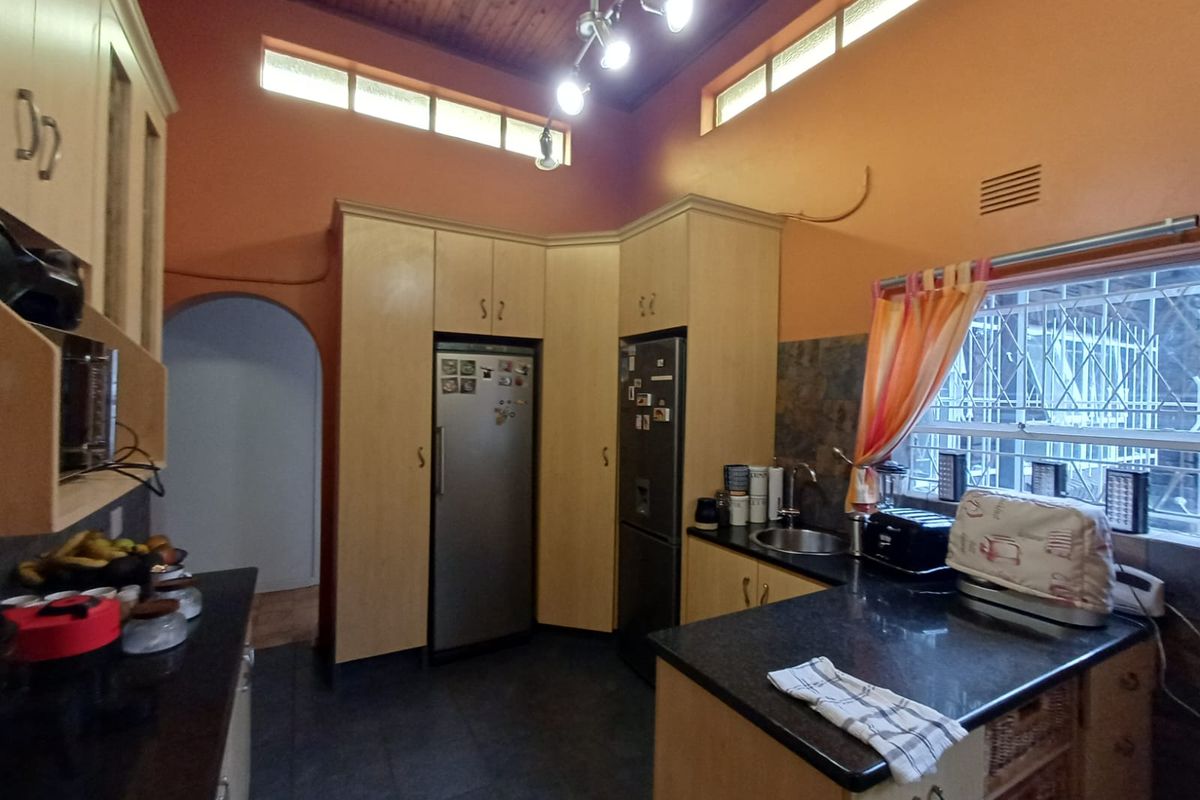 SE 2 Proper Gem NEW To The Market - Photo 2