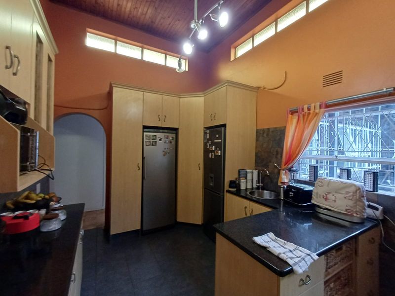 SE 2 Proper Gem NEW To The Market - Photo 2