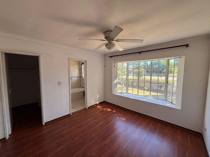 Charming 1-Bedroom Duplex Apartment in Secure Complex - Photo 9