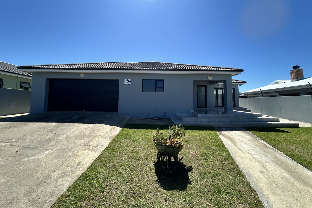 Modern Family home for sale in Fountains Estate - Photo 2