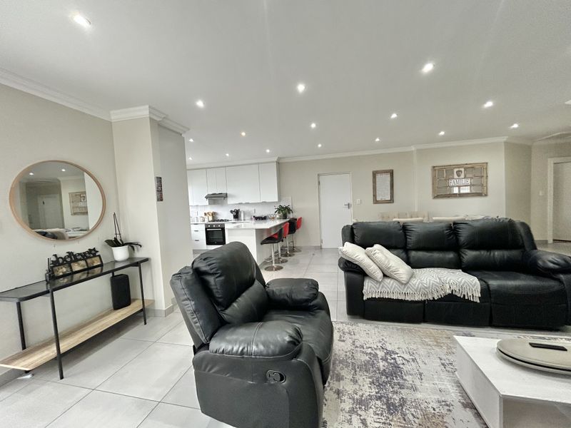 Modern Family home for sale in Fountains Estate - Photo 10