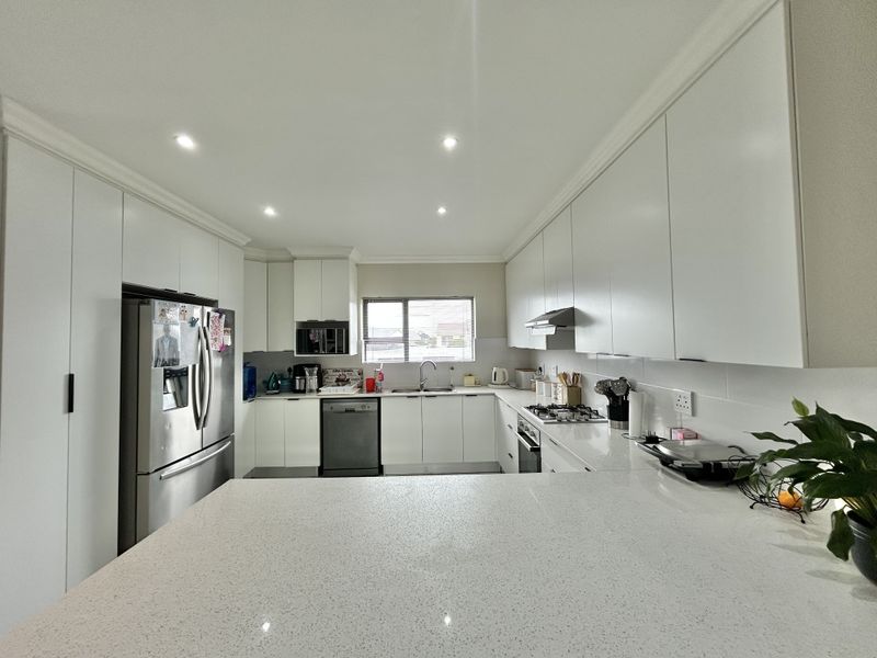 Modern Family home for sale in Fountains Estate - Photo 3