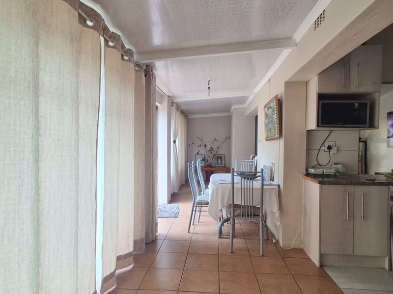 4 and Half Bedroom Family home in Sonland Park. - Photo 5