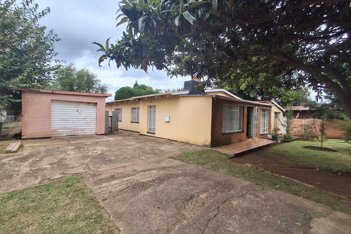 4 and Half Bedroom Family home in Sonland Park. - Photo 3
