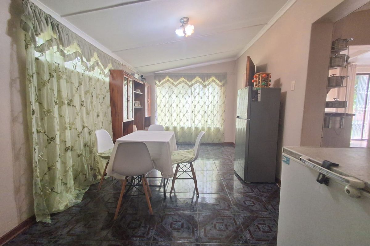 4 and Half Bedroom Family home in Sonland Park. - Photo 4