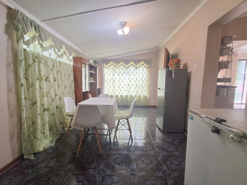 4 and Half Bedroom Family home in Sonland Park. - Photo 4