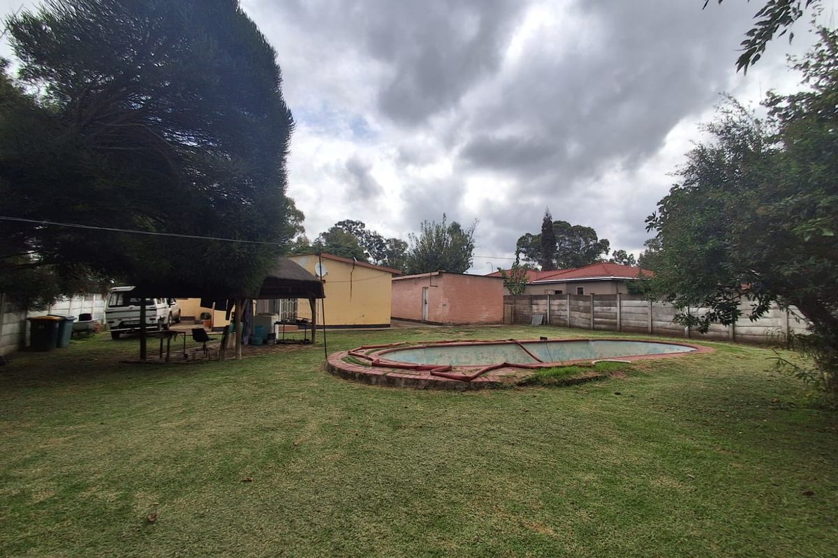 4 and Half Bedroom Family home in Sonland Park. - Photo 2