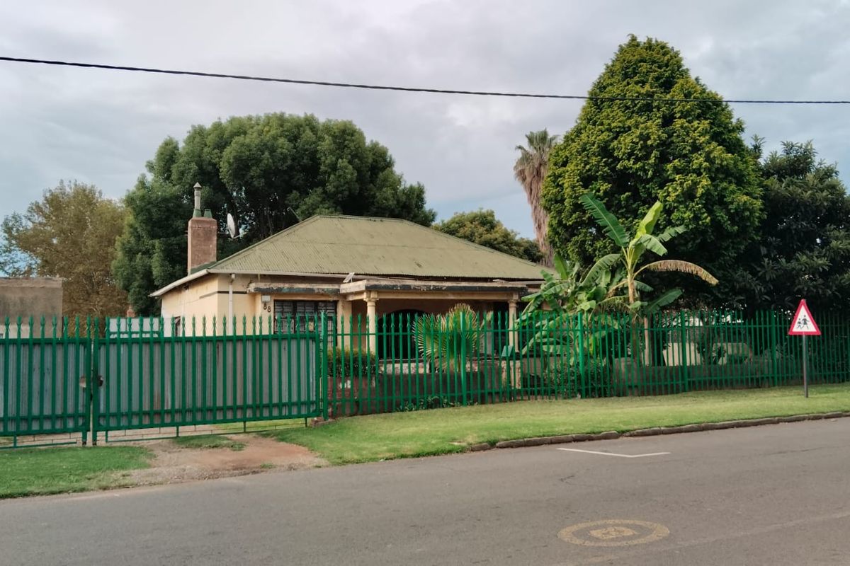 4 Bedroom House for Sale in Brakpan - Photo 2