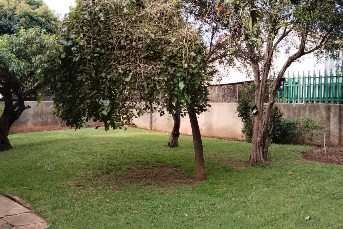 4 Bedroom House for Sale in Brakpan - Photo 3