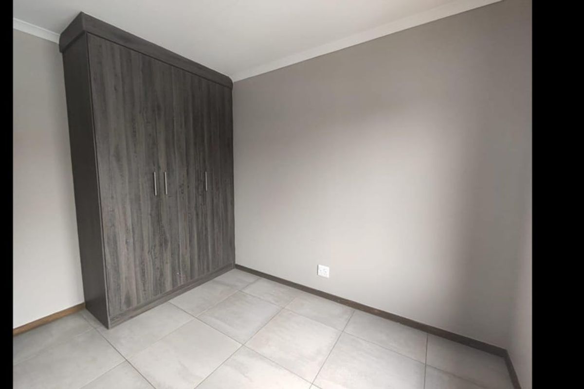 Pet-Friendly 2-Bedroom 2-BATHROOM Ground Floor Unit in Secure, Modern Complex – Available 1 MAY 2026 - Photo 5