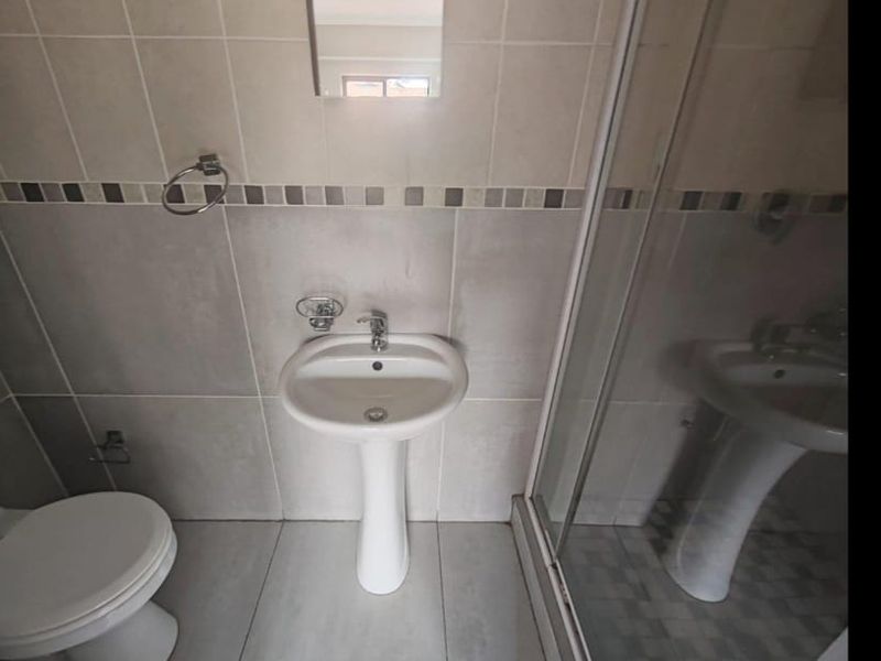 Pet-Friendly 2-Bedroom 2-BATHROOM Ground Floor Unit in Secure, Modern Complex – Available 1 MAY 2026 - Photo 10