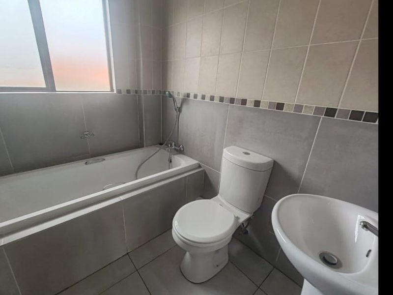 Pet-Friendly 2-Bedroom 2-BATHROOM Ground Floor Unit in Secure, Modern Complex – Available 1 MAY 2026 - Photo 9