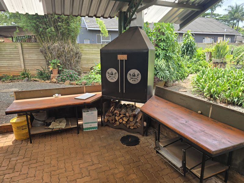 Spacious 3-Bedroom Family Home with 3-Bedroom Flatlet – Ideal for Family Living and Extra Income - Photo 4