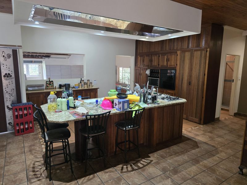 Spacious 3-Bedroom Family Home with 3-Bedroom Flatlet – Ideal for Family Living and Extra Income - Photo 7