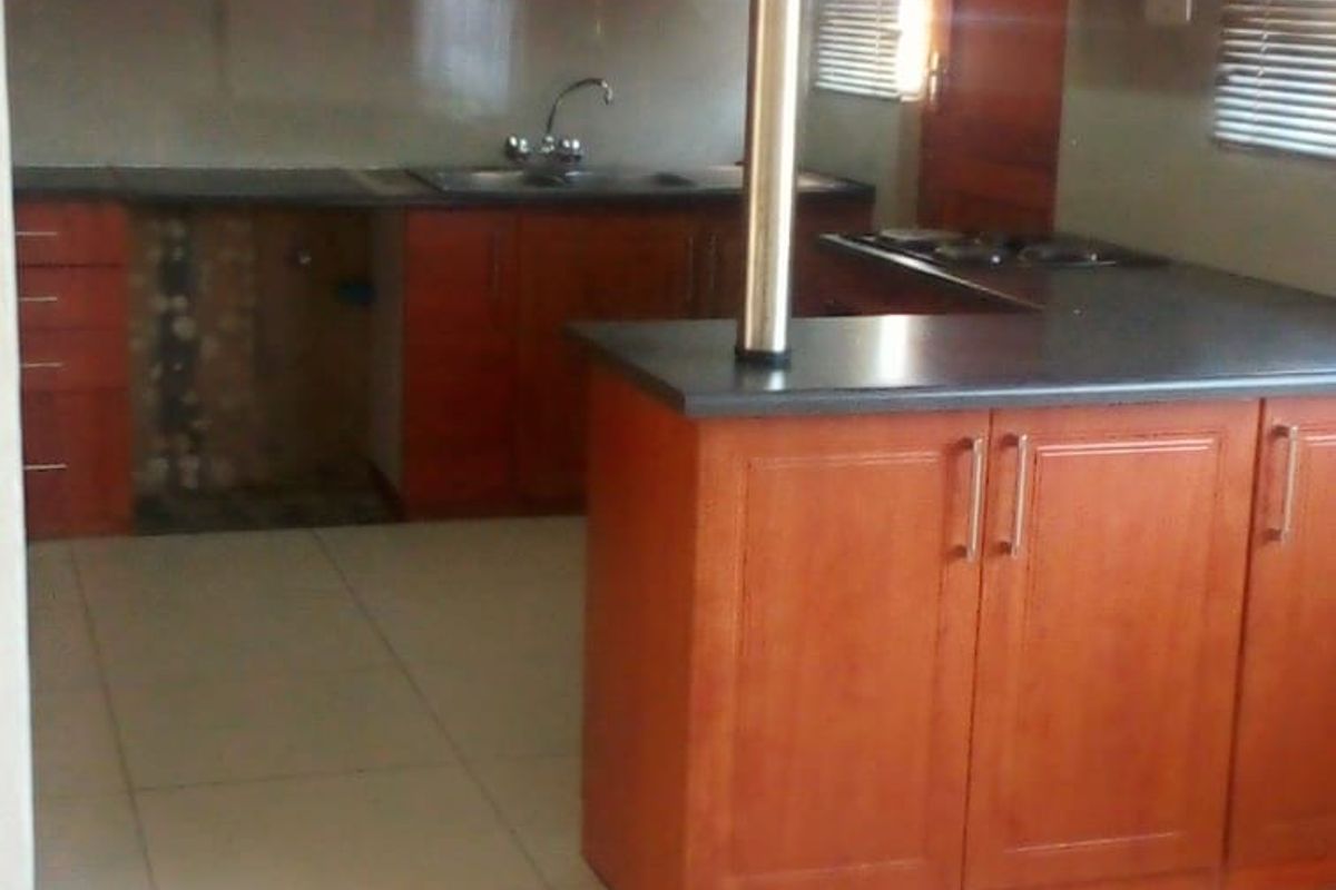 Stunning 3 Bedroom 2 Bathroom Unit For Sale - Photo 2