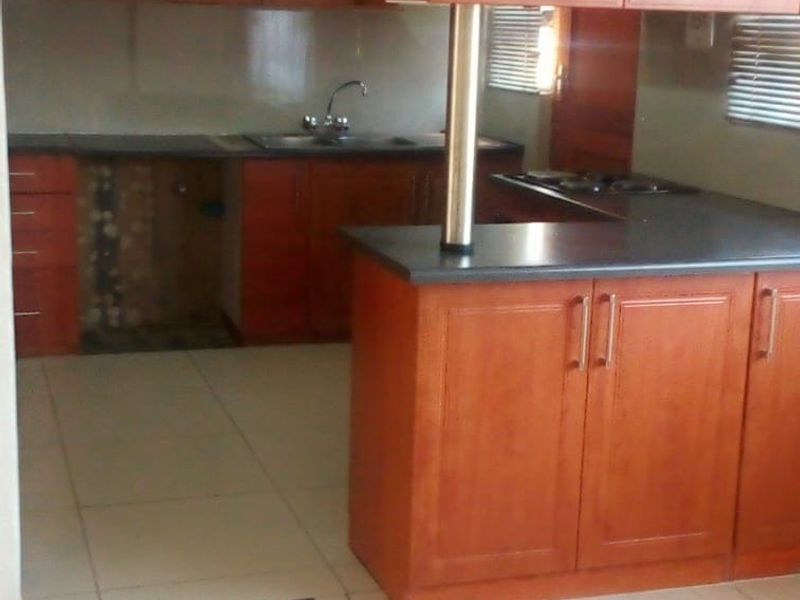 Stunning 3 Bedroom 2 Bathroom Unit For Sale - Photo 2