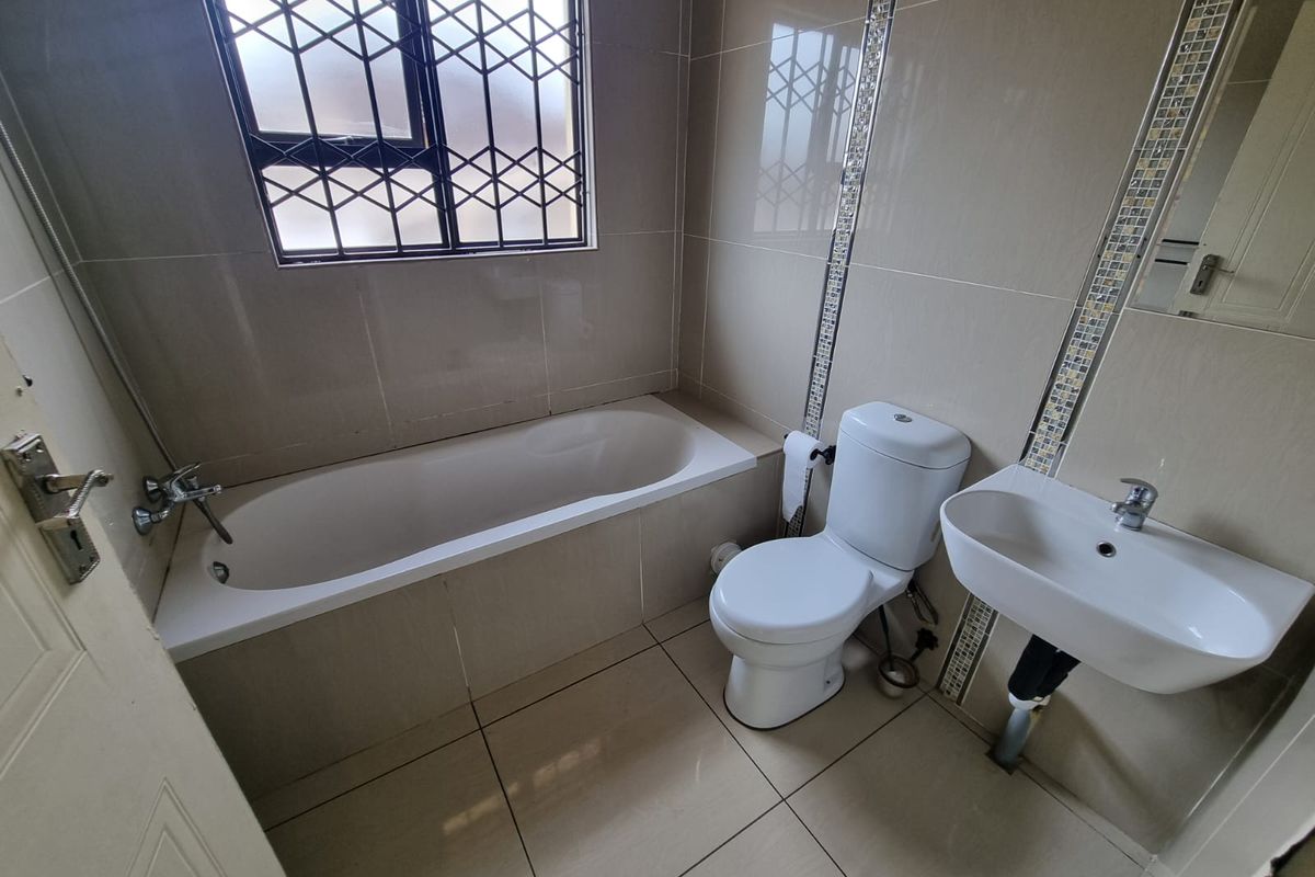 Stunning 3 Bedroom 2 Bathroom Unit For Sale - Photo 3