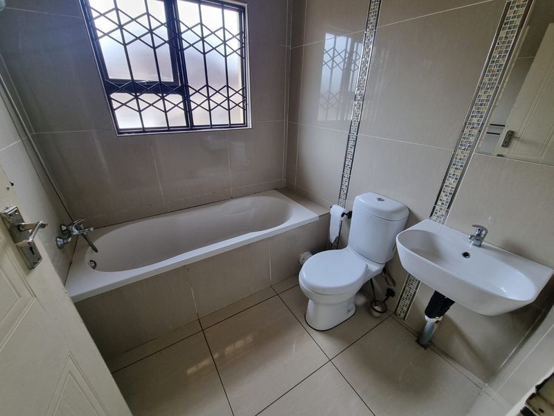 Stunning 3 Bedroom 2 Bathroom Unit For Sale - Photo 3