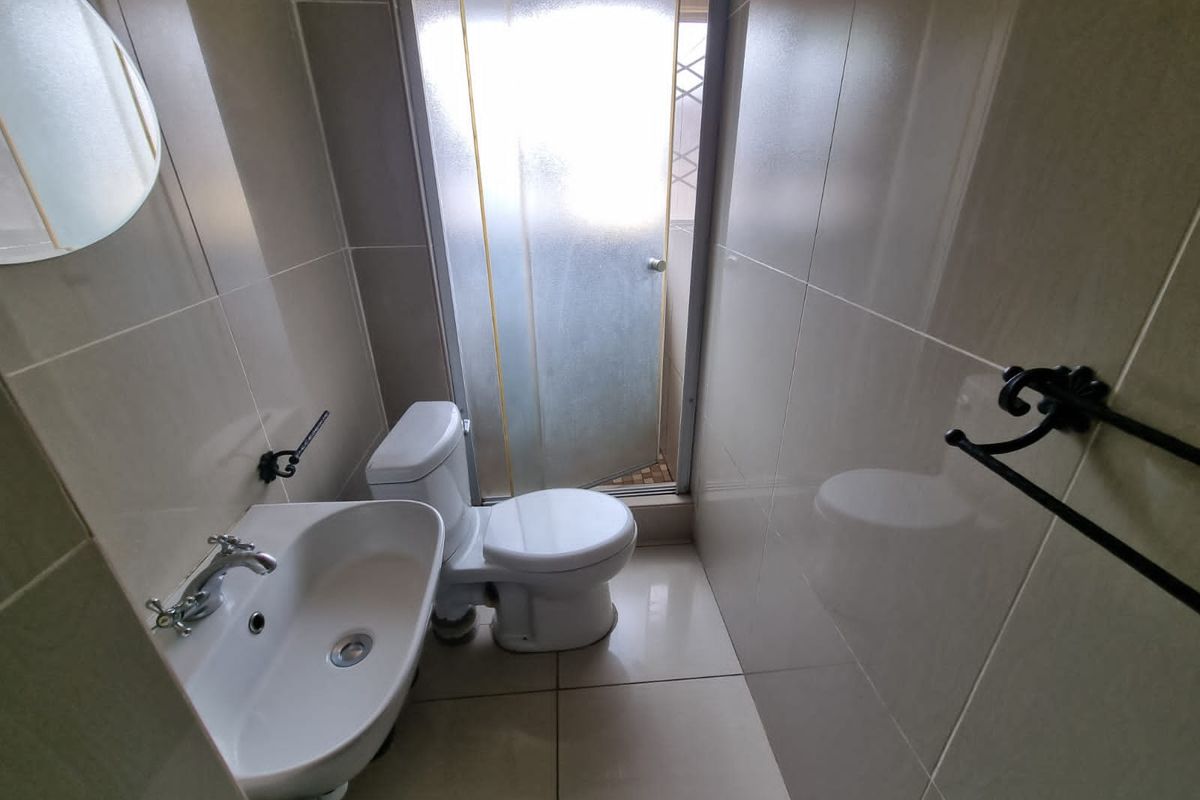 Stunning 3 Bedroom 2 Bathroom Unit For Sale - Photo 5