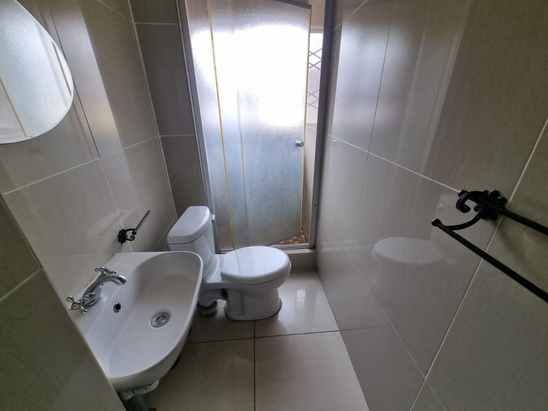 Stunning 3 Bedroom 2 Bathroom Unit For Sale - Photo 5