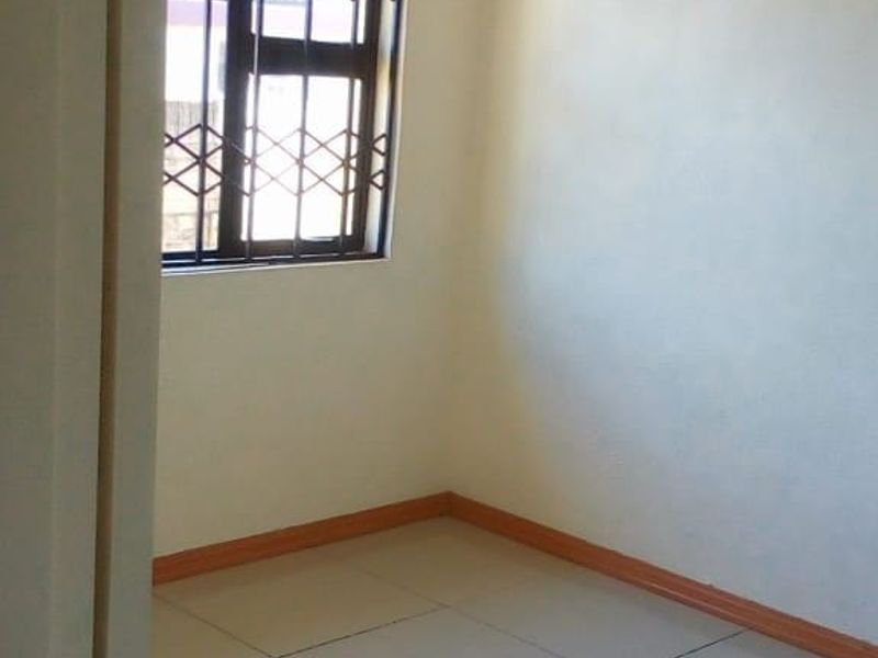 Stunning 3 Bedroom 2 Bathroom Unit For Sale - Photo 6